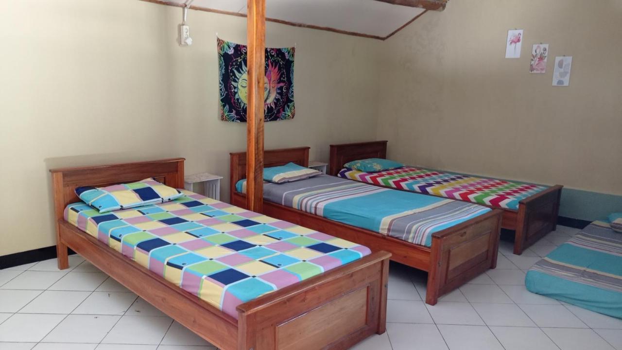 Harry'S Ocean House Watukarung Homestay Kalak Exterior foto