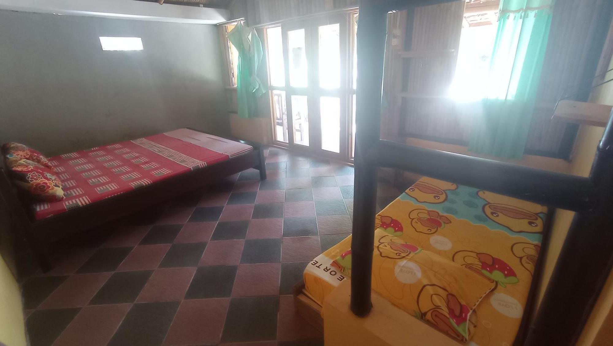 Harry'S Ocean House Watukarung Homestay Kalak Quarto foto